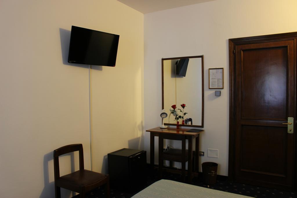 Hotel Pinolo กุบบีโอ ภายนอก รูปภาพ