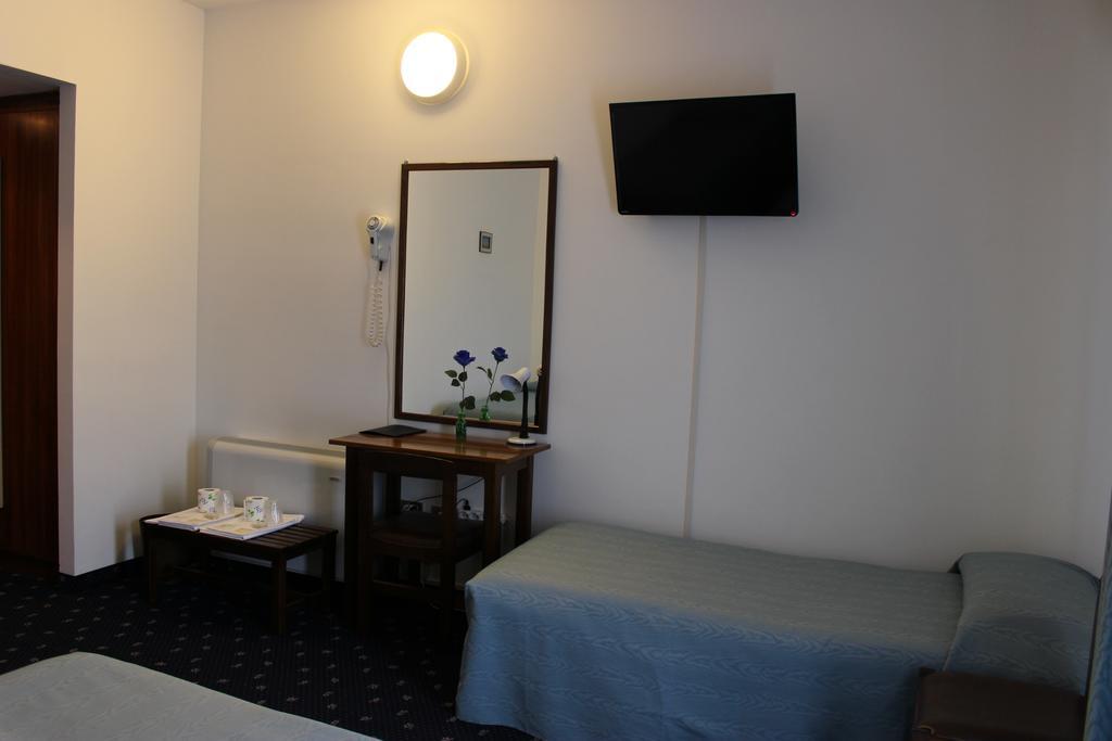Hotel Pinolo กุบบีโอ ภายนอก รูปภาพ
