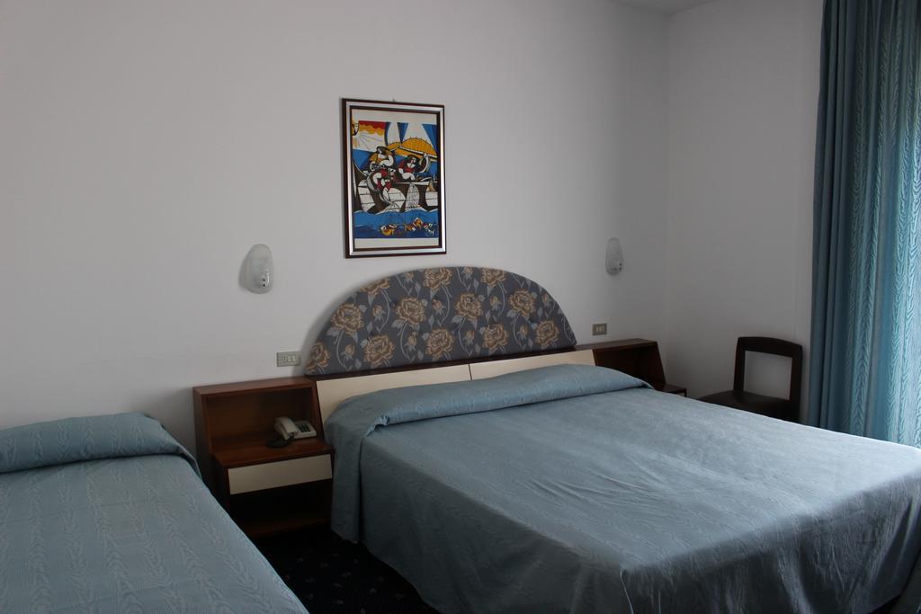 Hotel Pinolo กุบบีโอ ภายนอก รูปภาพ