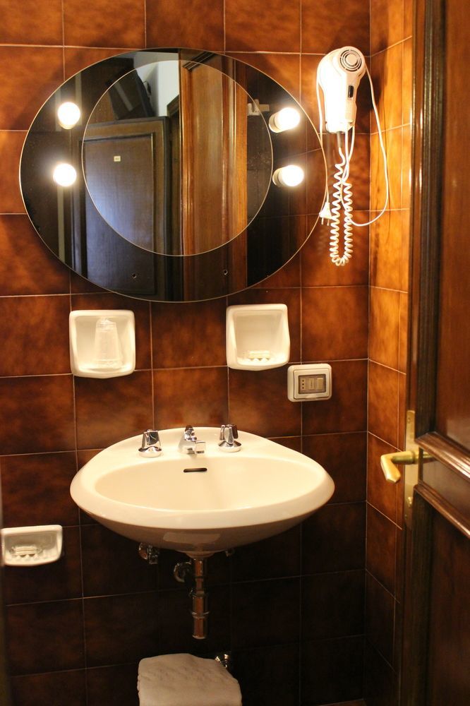 Hotel Pinolo กุบบีโอ ภายนอก รูปภาพ